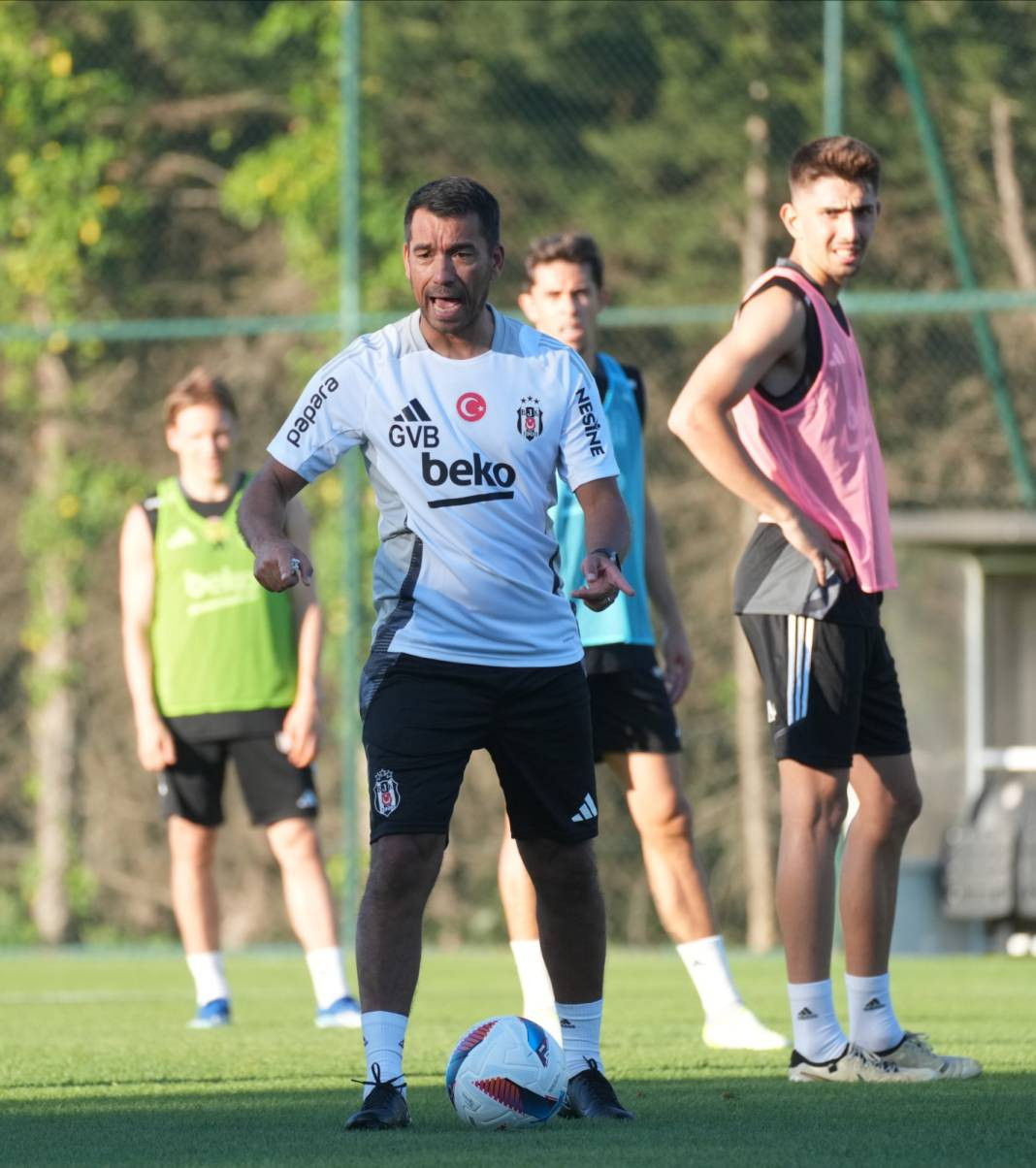 Beşiktaş sahaya indi. Dikkat çeken Rafa Silva detayı - Resim: 4
